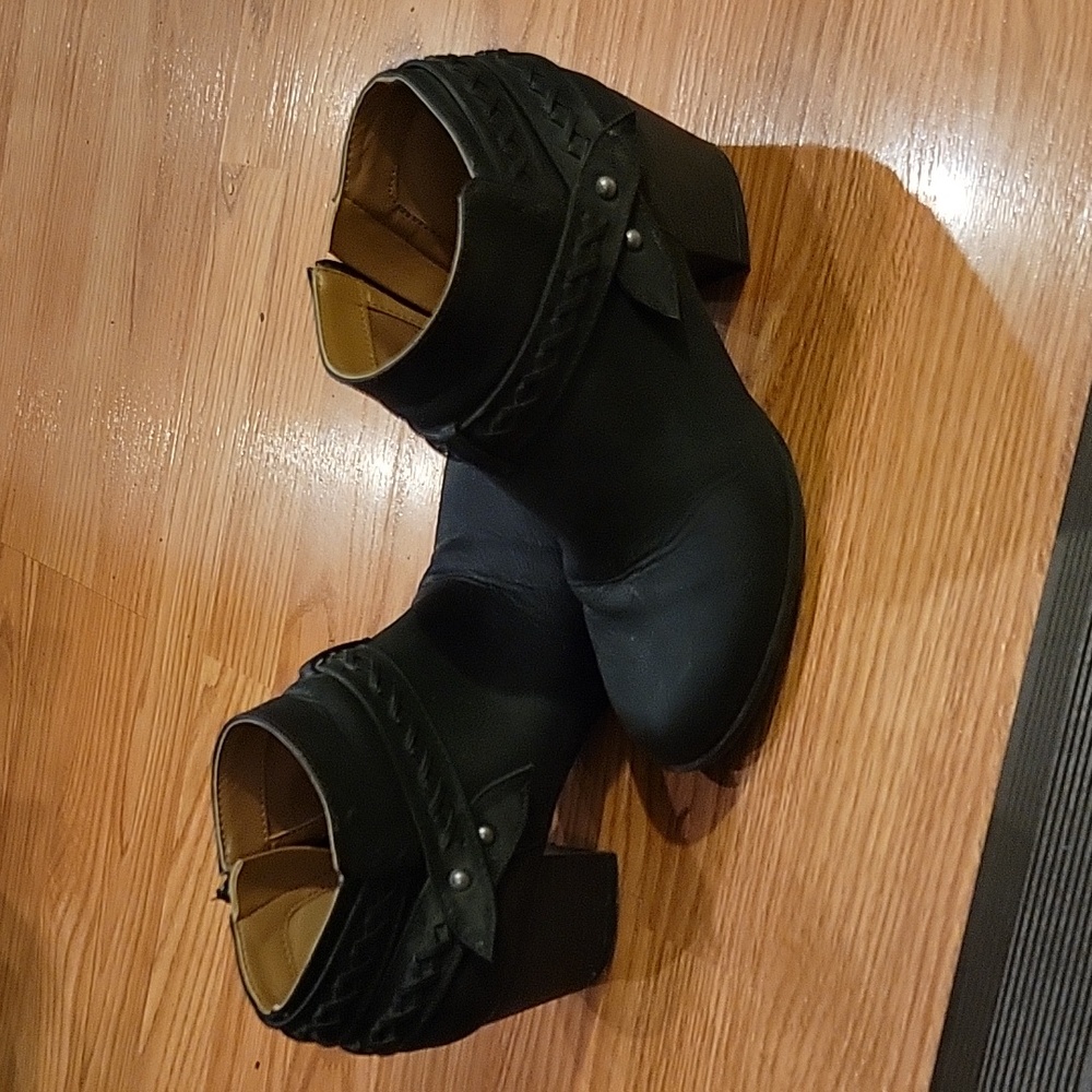 Indigo Rd. Booties size 6.5M - Picture 3 of 7